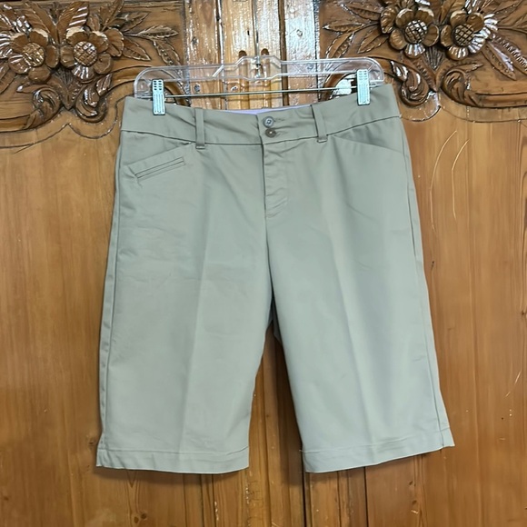 Dockers Pants - Dockers Women’s Midrise Flat Front Bermuda Shorts